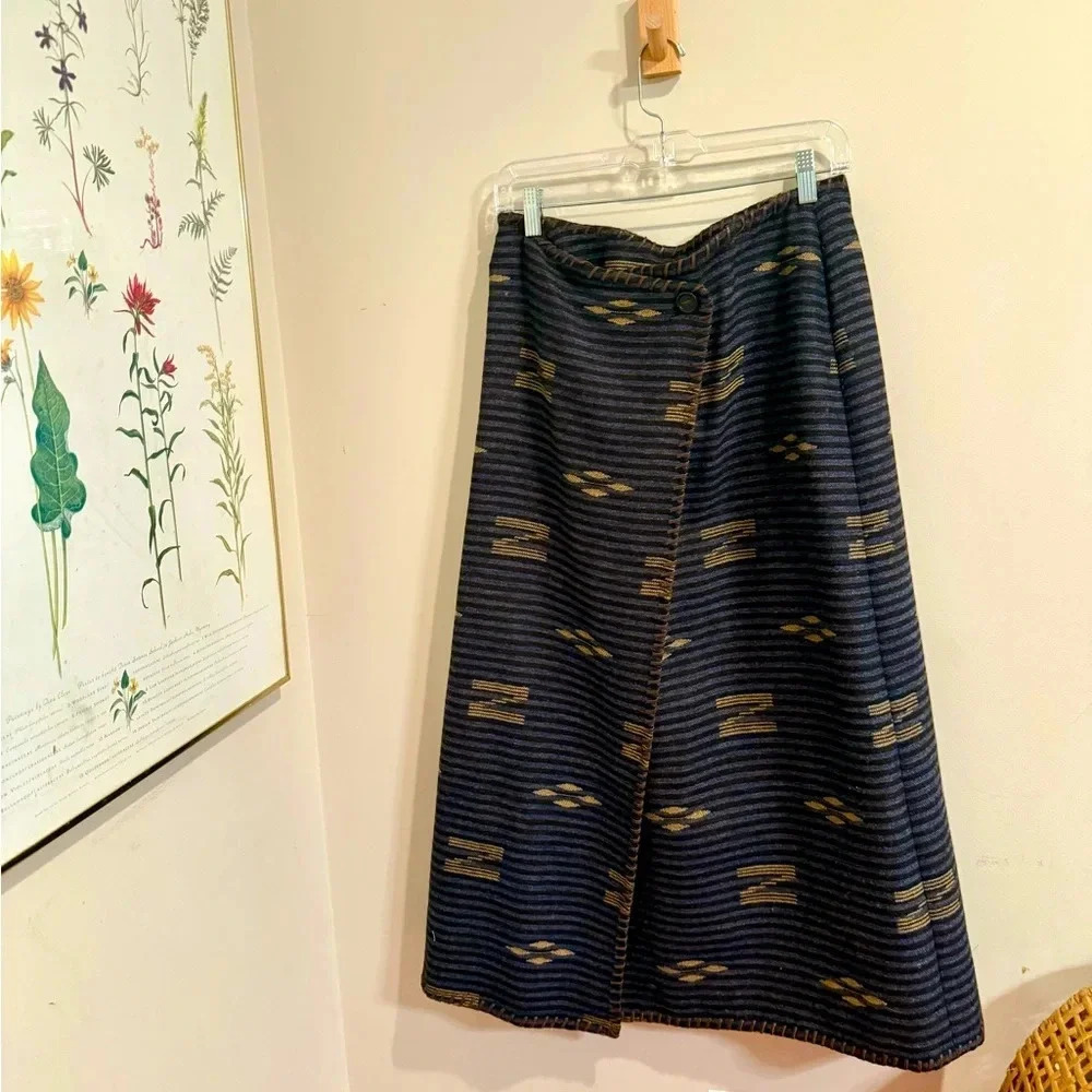 Lauren Ralph Lauren Navy and Gold Patterned A-Line Skirt